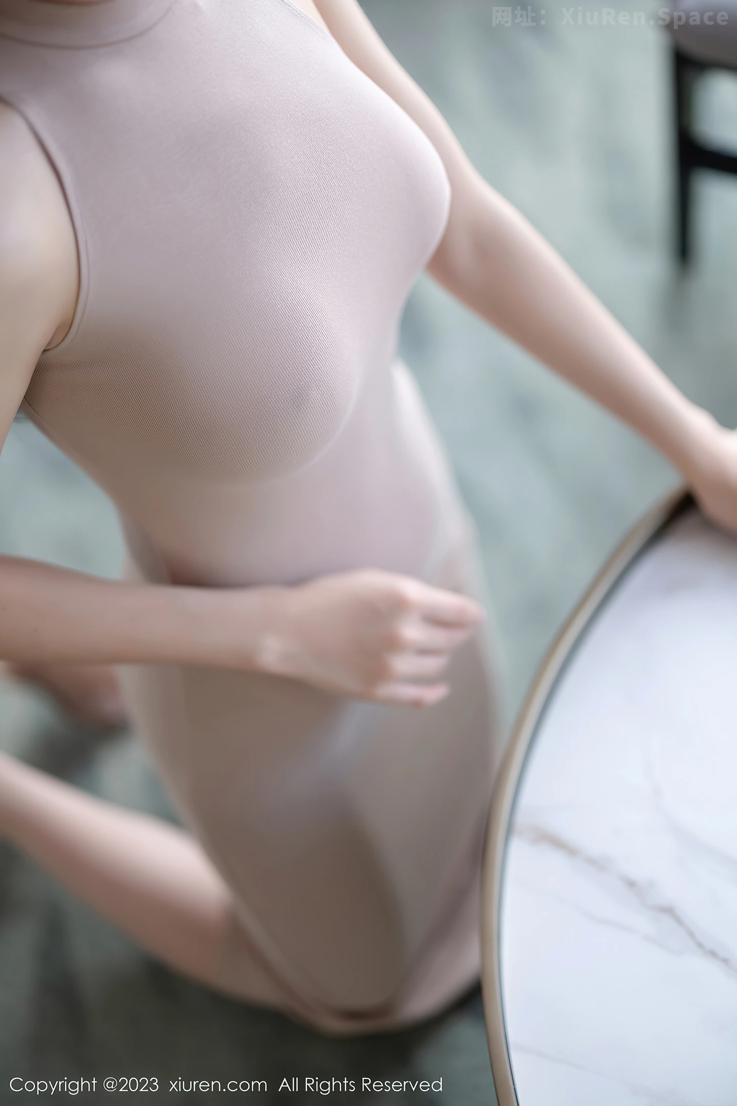 图片[5]-[XiuRen秀人网]VOL.7824 模特唐宁宁性感杏色收身连衣长裙配开档肉丝秀曼妙身姿诱惑写真83P-秀人网官方网站